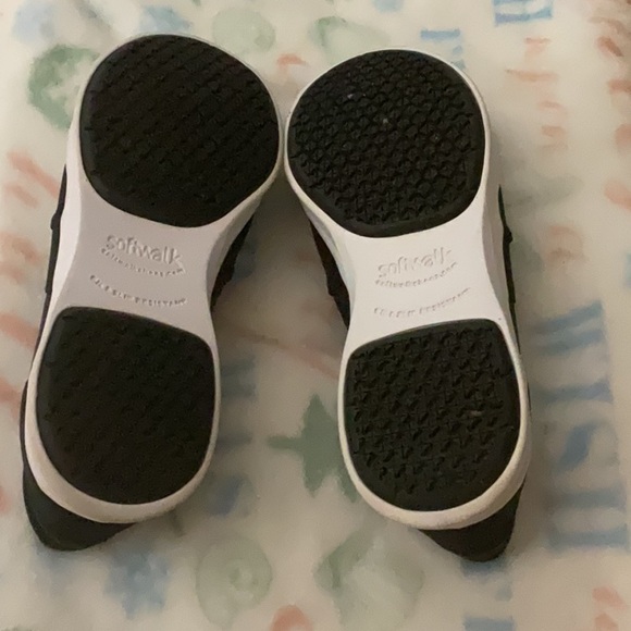 Never worn Grey’s Anatomy Soft Walk nursing shoes. Size 7.5 - Picture 2 of 3